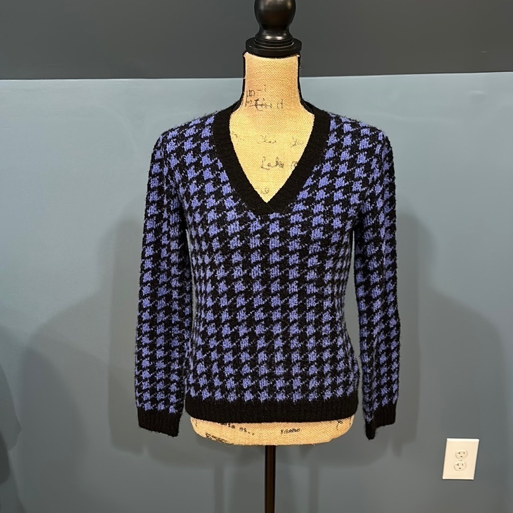 Casual Corner sweater size large women’s